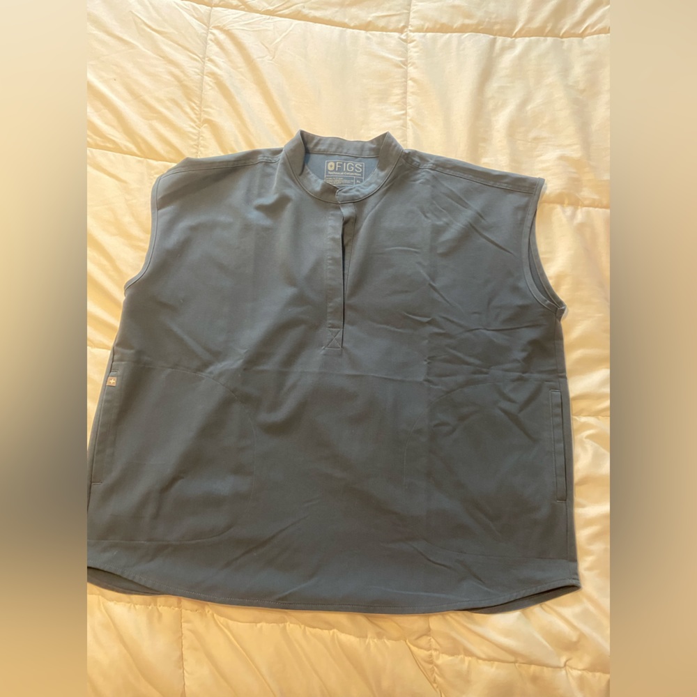 Figs scrub top
